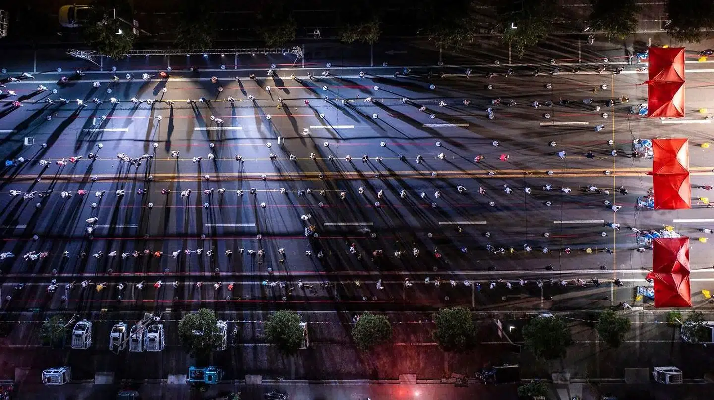 Her ses indbyggere i Kinas Jiangsu-provins, der står i kø i forbindelse med en coronatest 17. august 2021.