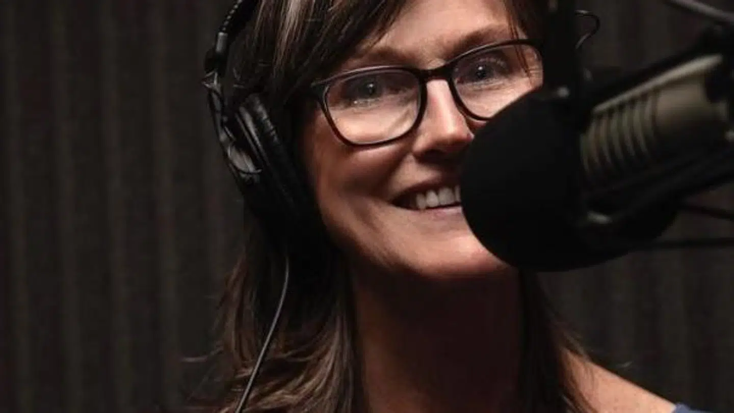 Her ses 65-årige Cathie Wood, der står i spidsen for kapitalforvalteren Ark Invest, der fokuserer på teknologi- og biotek-aktier.