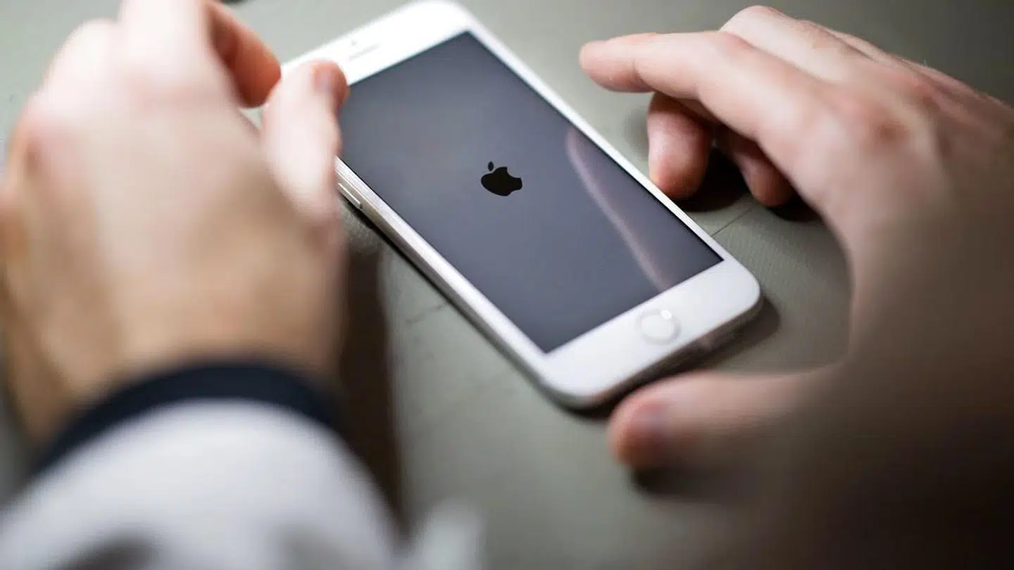 Ligesom politiet skal efterretningstjenester først have tilladelse, før de kan tilgå teleselskabernes data, fastslår den britiske højesteret.