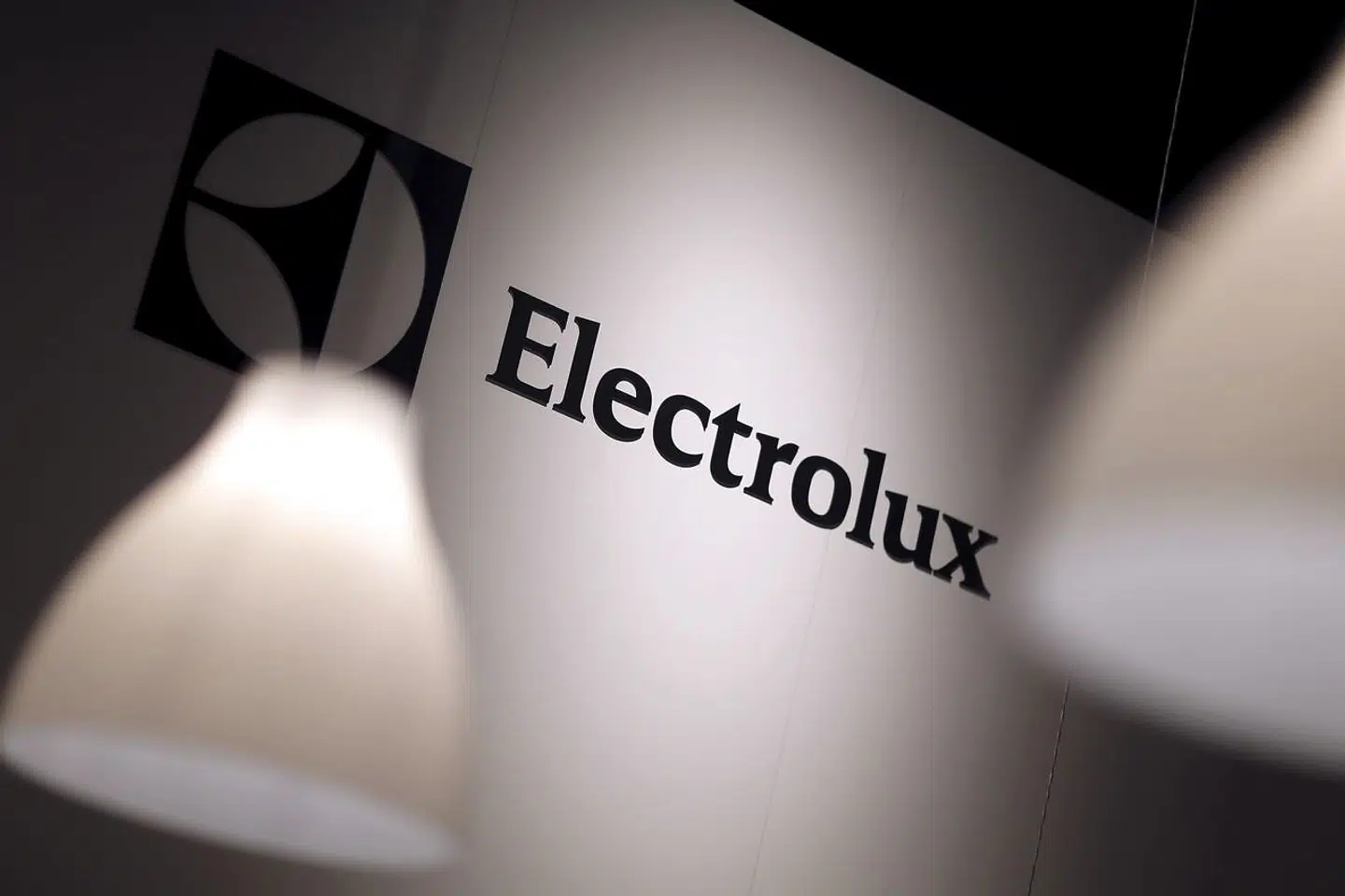 The Electrolux logo is seen during the IFA Electronics show in Berlin in this September 4, 2014 file photo. Electrolux is expected to announce Q1 results this week. REUTERS/Hannibal Hanschke/Files GLOBAL BUSINESS WEEK AHEAD PACKAGE - SEARCH "BUSINESS WEEK AHEAD APRIL 20" FOR ALL IMAGES