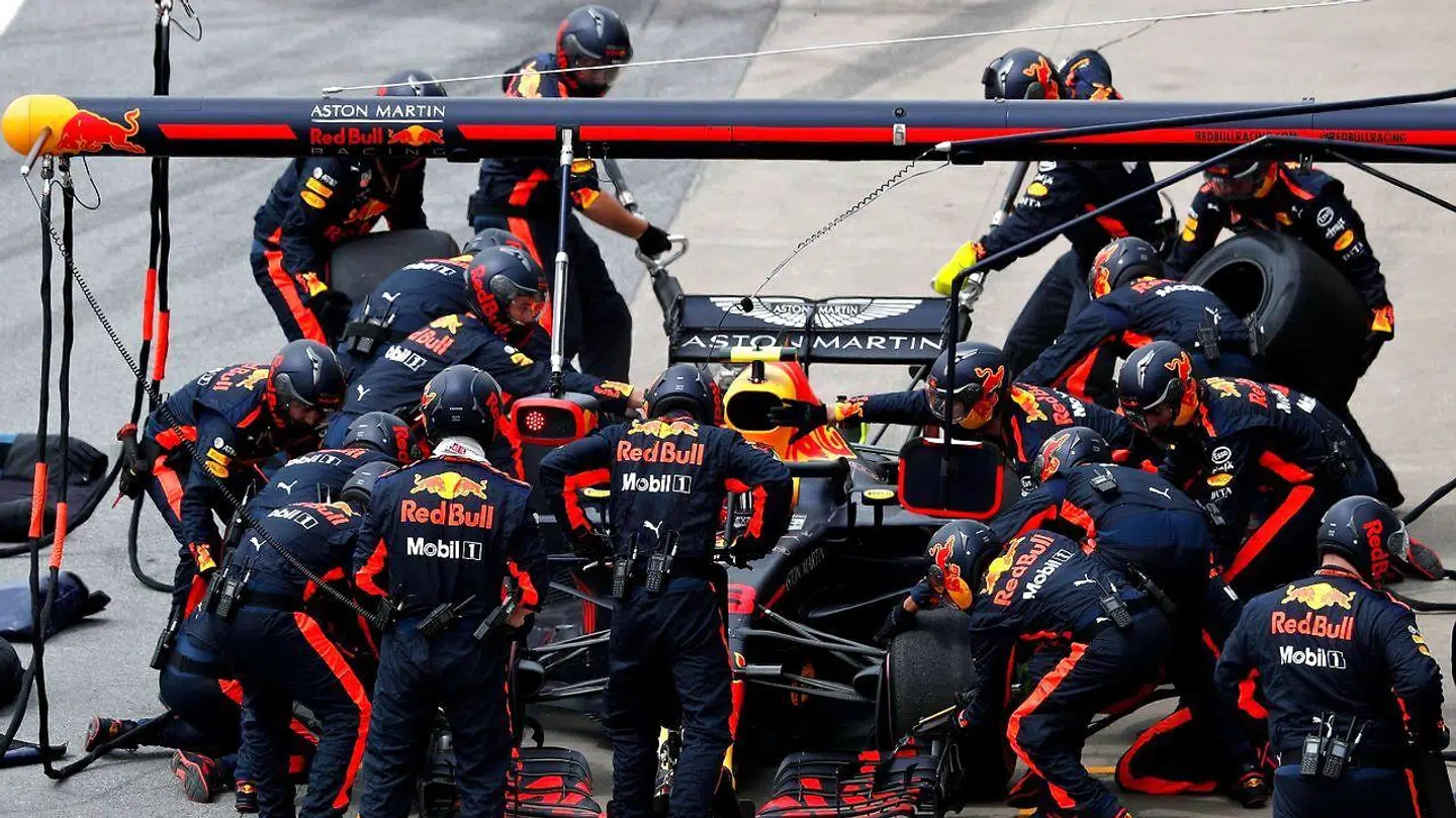 Porteføljeforvalterne har sat holdet af vinder-aktier, der skal sikre en effektiv porteføljen. Aktierne bidrager med andre ord med hvert sit til porteføljen. Her ses Max Verstappen fra Holland i sin Formel 1-racer.