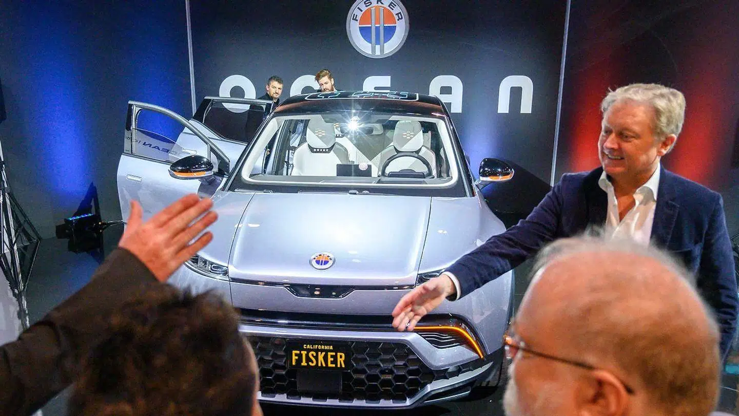 Henrik Fisker (th) foran prototypen på SUV'en, Fisker Ocean.