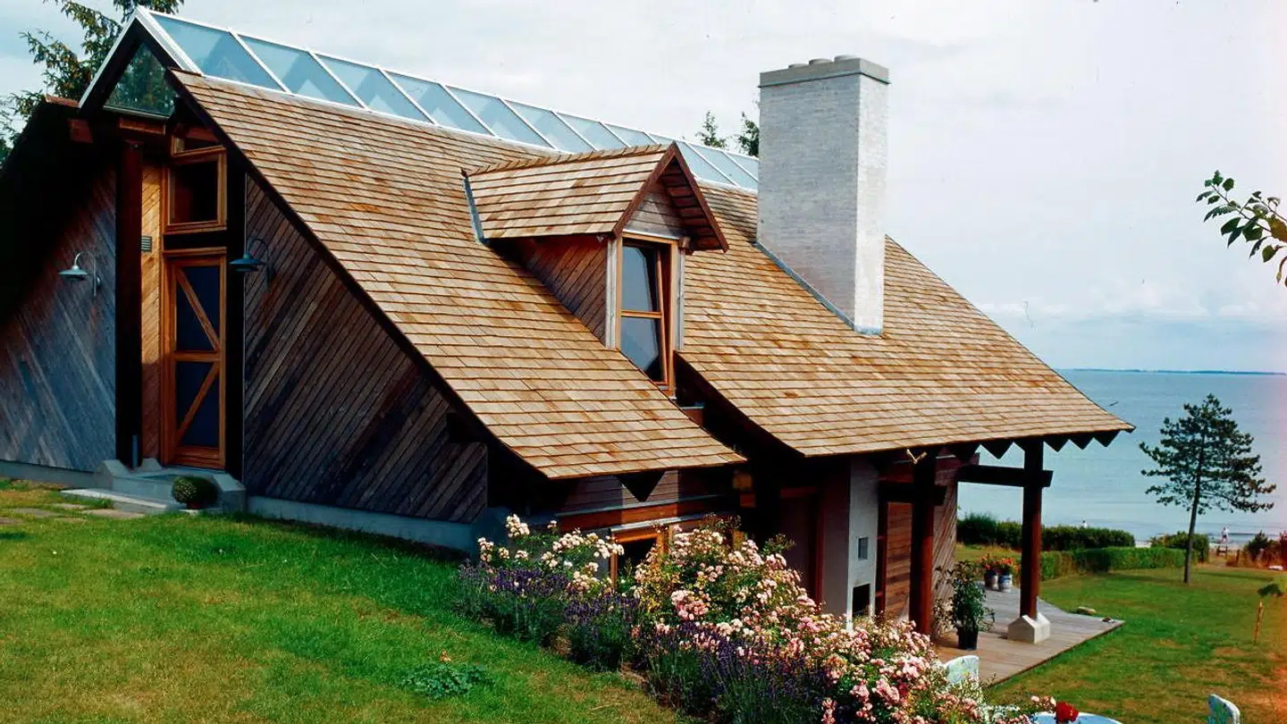 Arkitekturprofessor Hanne Kjærhols fritidshus i træ er netop blevet præmieret af Rudkøbing Kommune.