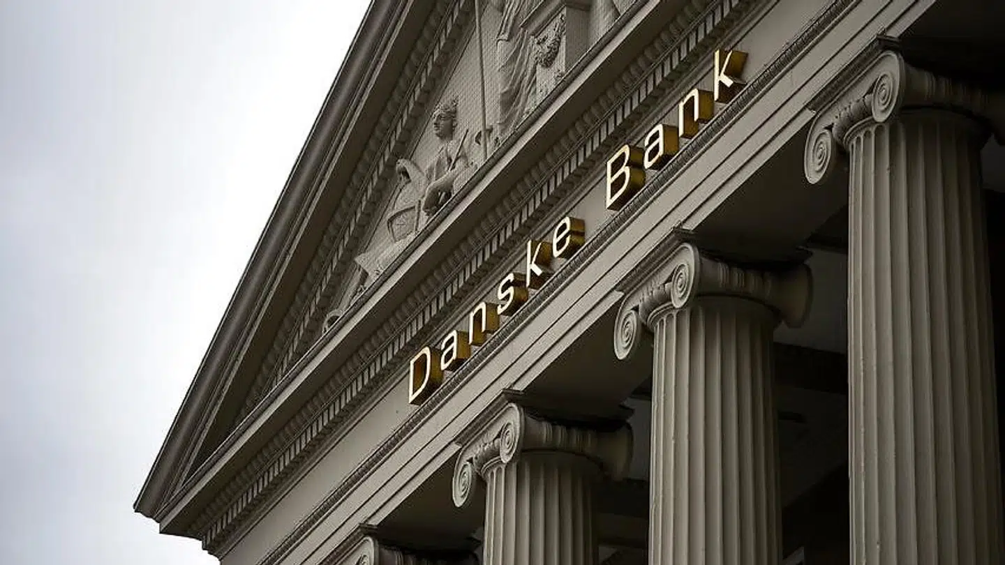 Bankerne sender regningen for hvidvaskregler videre til kunderne.