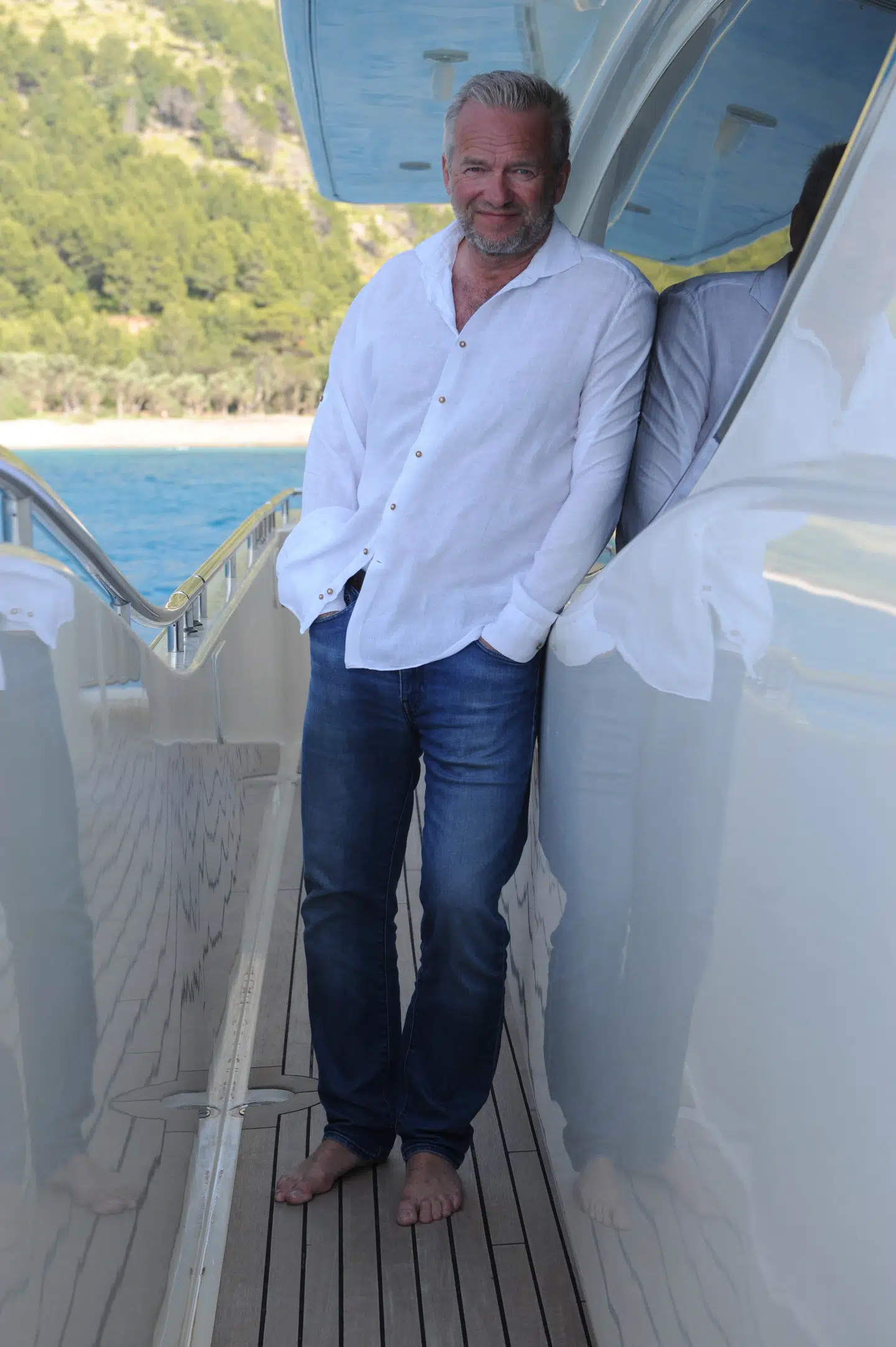 Her ses den danske finansmand og forfatter, Lars Tvede, på sin båd.