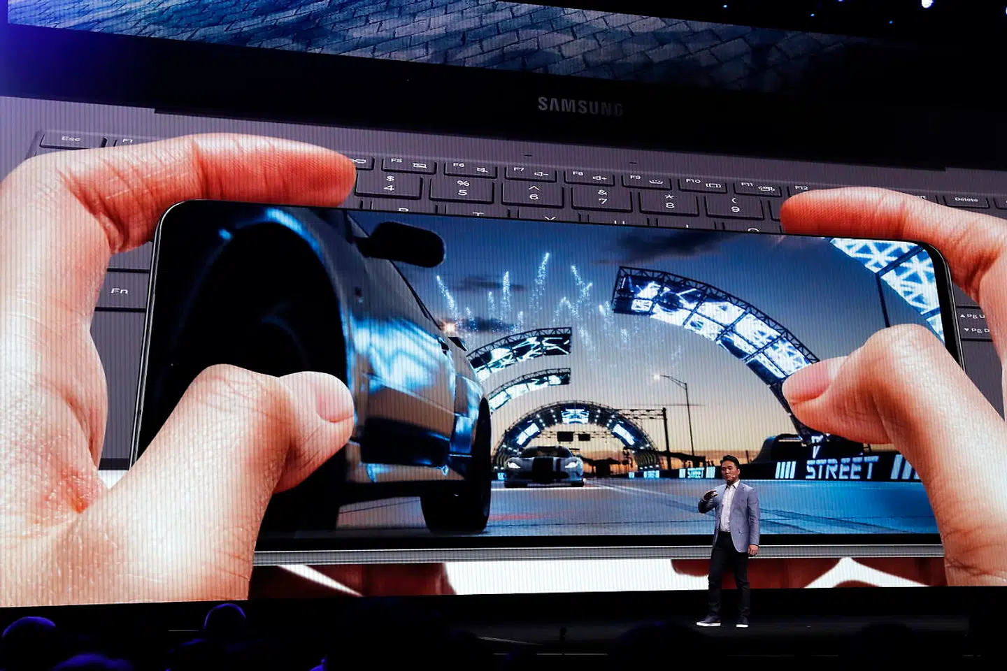 Samsung er en af verdens største producenter af forbrugerelektronik, hvilket fremmer salget af dets semiconductors.