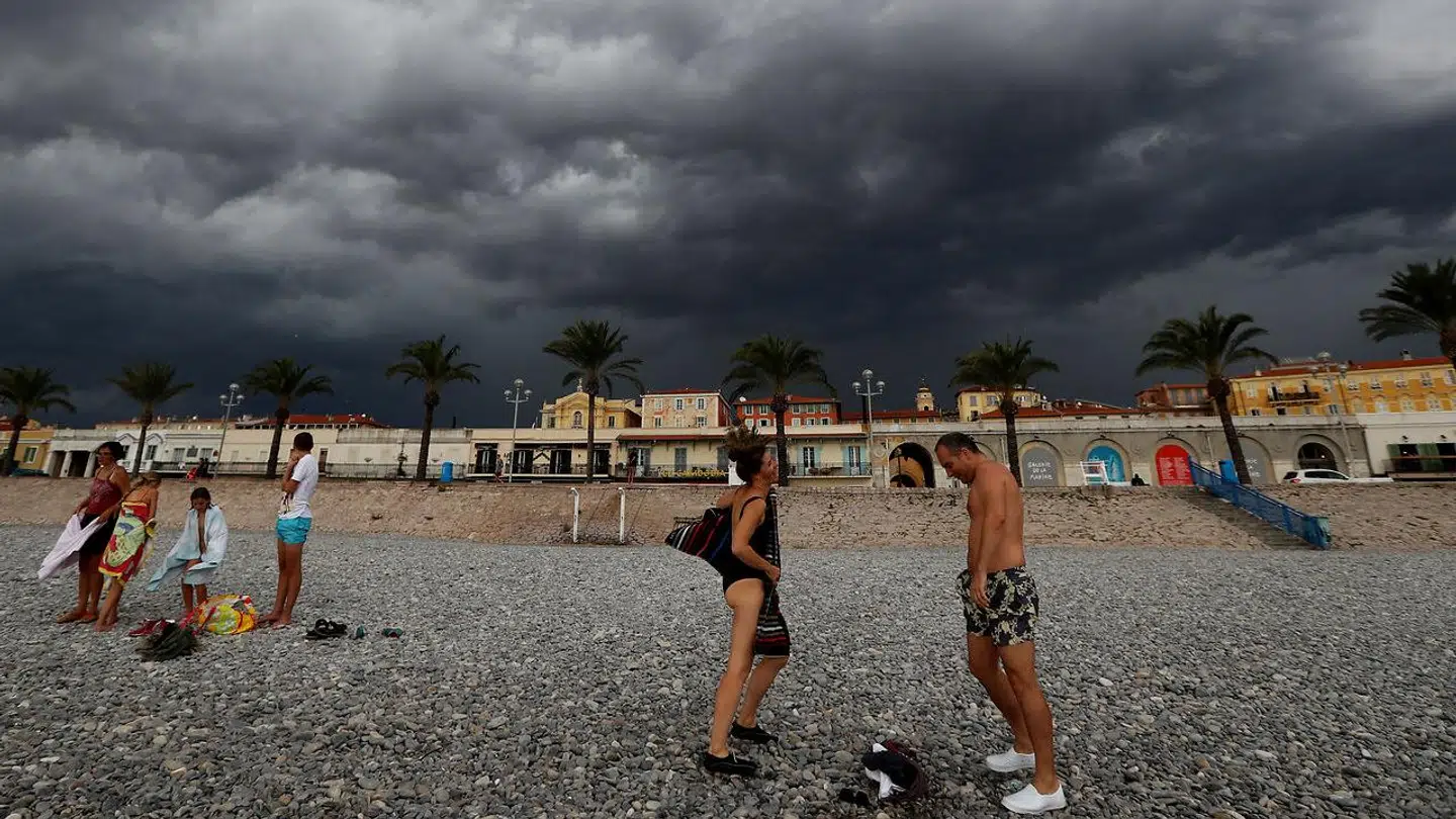 Meget taler for at aktiemarkedet burde opleve et fald, for aktierne i USA og globalt handler på nogle niveauer, vi ikke plejer at se i andre recessioner, lyder det.