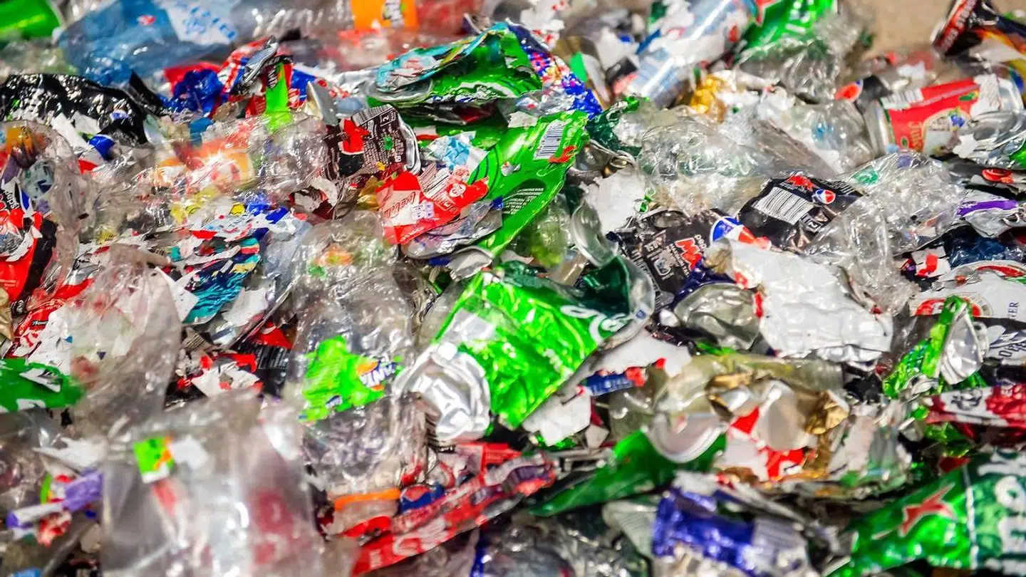 Tomra tilbyder maskiner til at få genbrugt plasticflasker