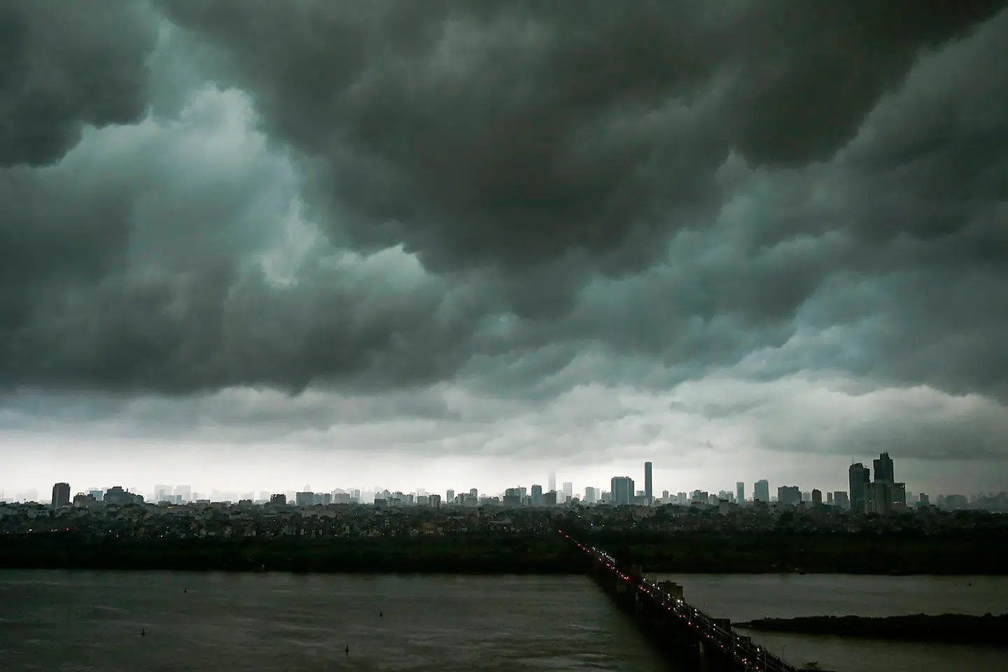 Den 'perfekte storm' har medført et kollaps i olieprisen.