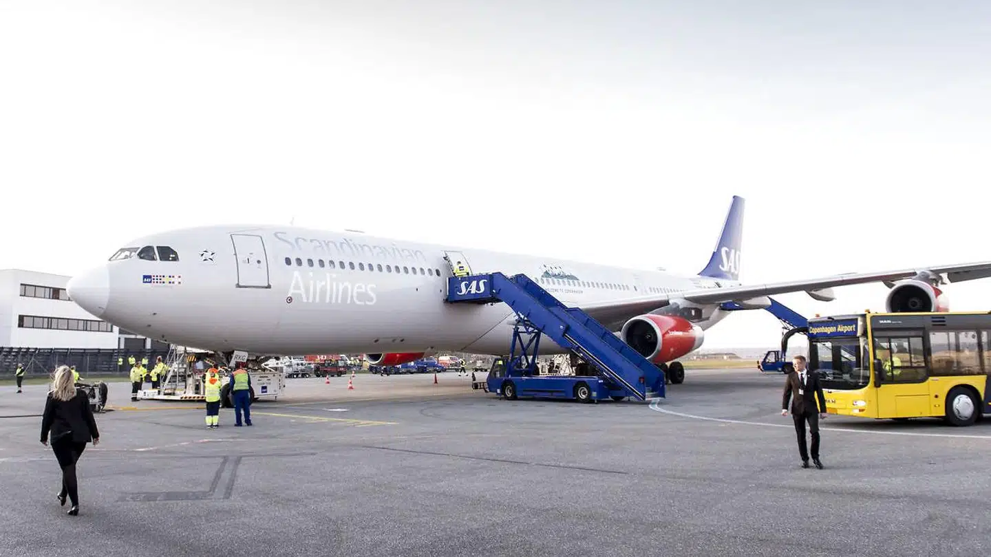 SAS-piloterne strejker på fjerde dag, og der er ikke umiddelbart udsigt til, at flyene kommer i luften hverken mandag eller tirsdag.
