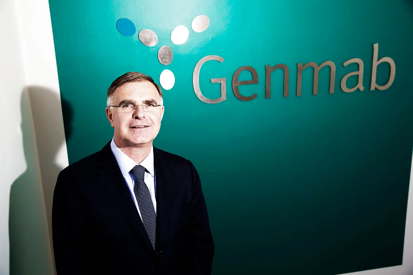 Den succesfulde topchef i det danske biotekselskab Genmab, Jan van de Winkel, mener, at biotekbranchen i Danmark kan stå over for en gylden æra. Målet må være, at biotekprodukter fra Danmark skal være lige så kendte som Lego-klodser, lyder den tårnhøje ambition.