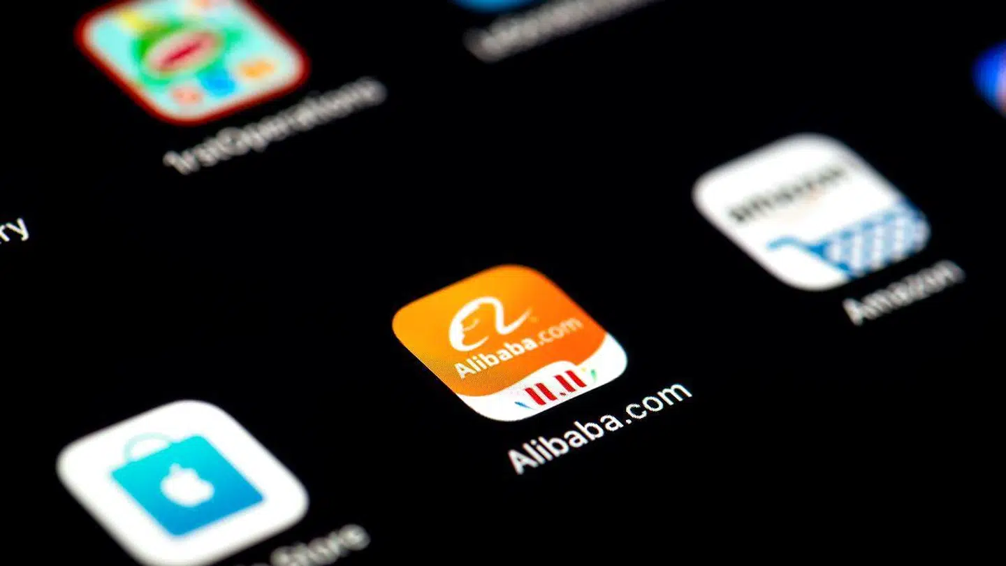 Her ses ehandelsgiganten Alibabas logo på en mobiltelefon.