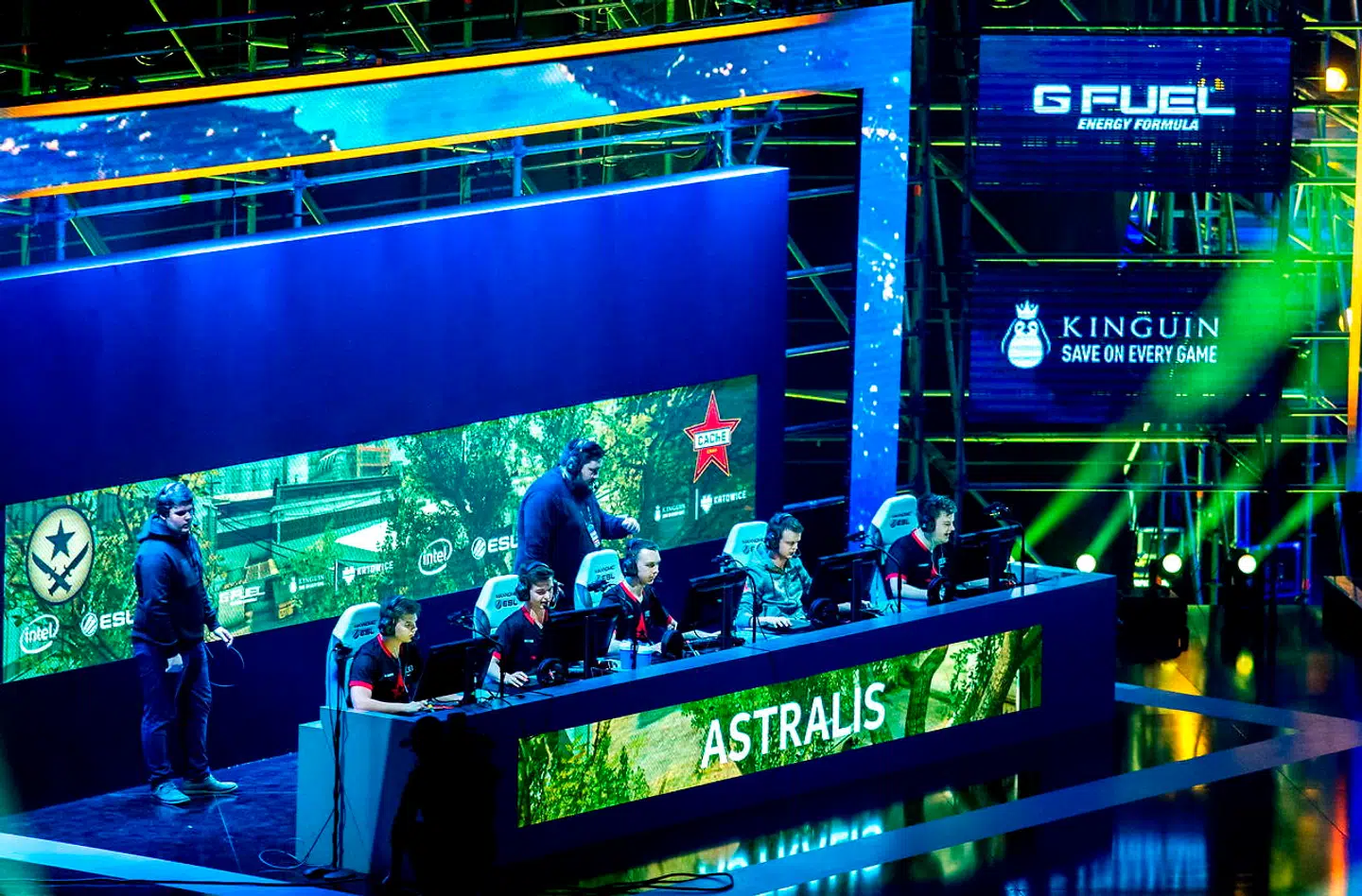 I sommer overtog en investorgruppe bestående af blandt andre Nikolaj Nyholm, der var med til at stifte holdet i sin tid, Astralis Group.Investorgruppen tæller desuden medstifter af Astralis, Jakub Lund Kristensen, samt adskillige danske erhvervs- og sportsfolk.