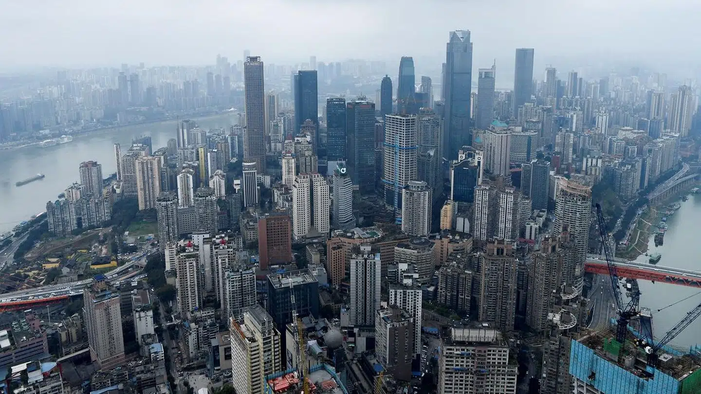 Kina ønsker at blive ledende inden for strategiske områder som 5G, selvkørende biler og Internet of Things (IoT), lyder det fra storbanken UBS. Her ses et luftfoto fra Chongqing i det Kina