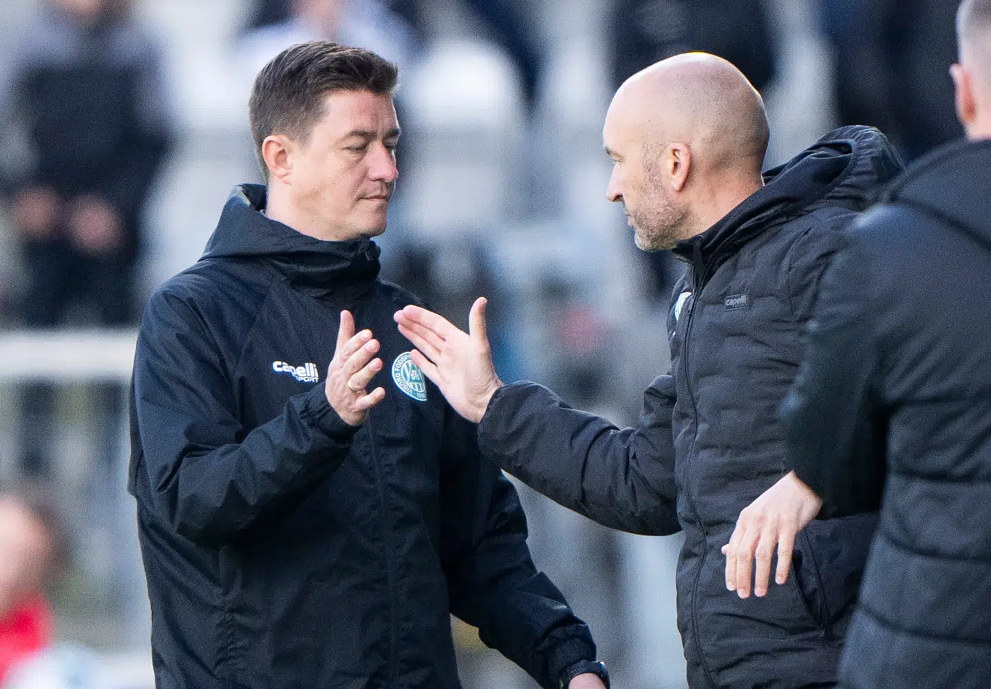 Viborgs cheftræner Jacob Friis og træner Nickolai Lund (tv.)