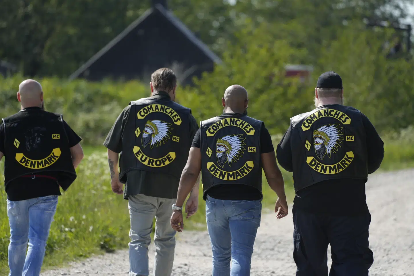 De sigtede har alle tilknytning til rockerklubben Comanches MC.