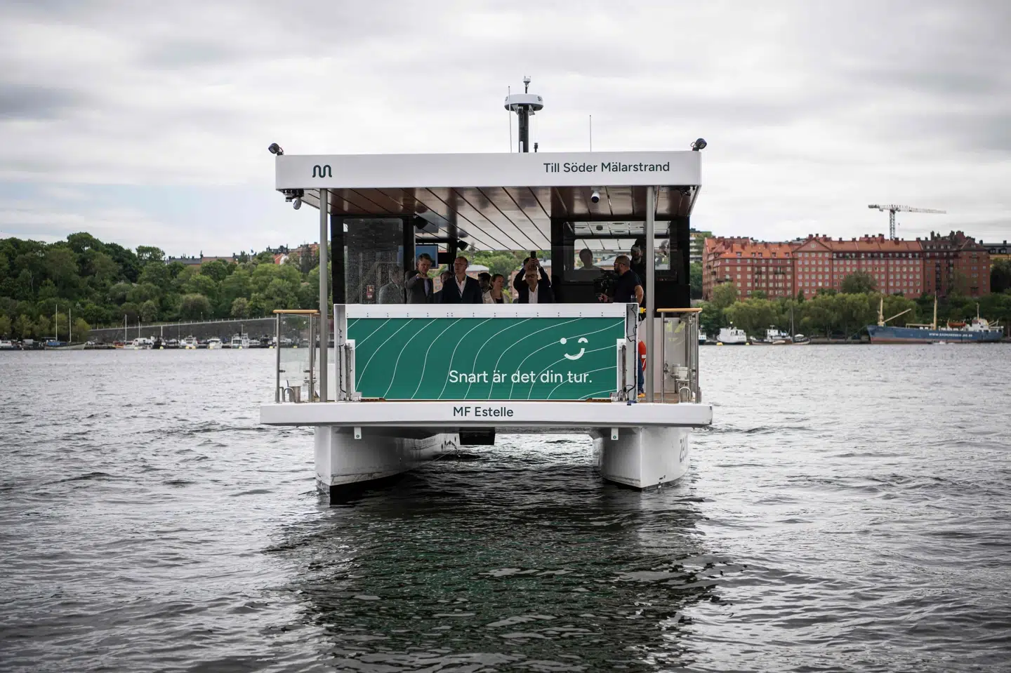 Fra mandag begynder MF Estelle at sejle regelmæssigt mellem øer i Stockholm. Jonathan Nackstrand/Ritzau Scanpix
