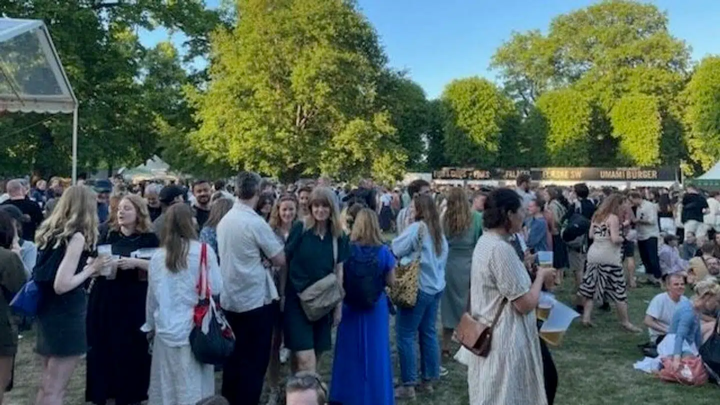 Der var kø på op til en time i madboderne ved SYD FOR SOLEN torsdag.