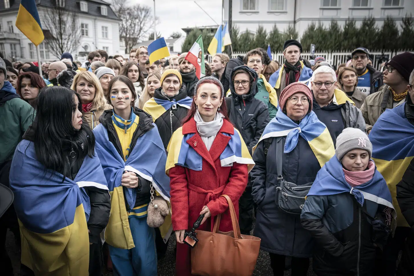 Der er stadig stor opbakning til Ukraine, og fire ud af fem danskere følger løbende med, selv om krigen har været i gang i mange, mange måneder, viser undersøgelse. På billedet ses en demonstration foran Ruslands ambassade. (Arkivfoto). Mads Claus Rasmussen/Ritzau Scanpix