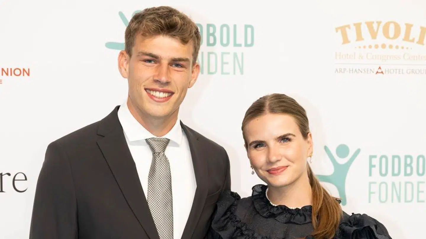 Mads Hermansen havde kæresten, Sofie Rosenkilde, med til søndagens velgørenhedsgalla.