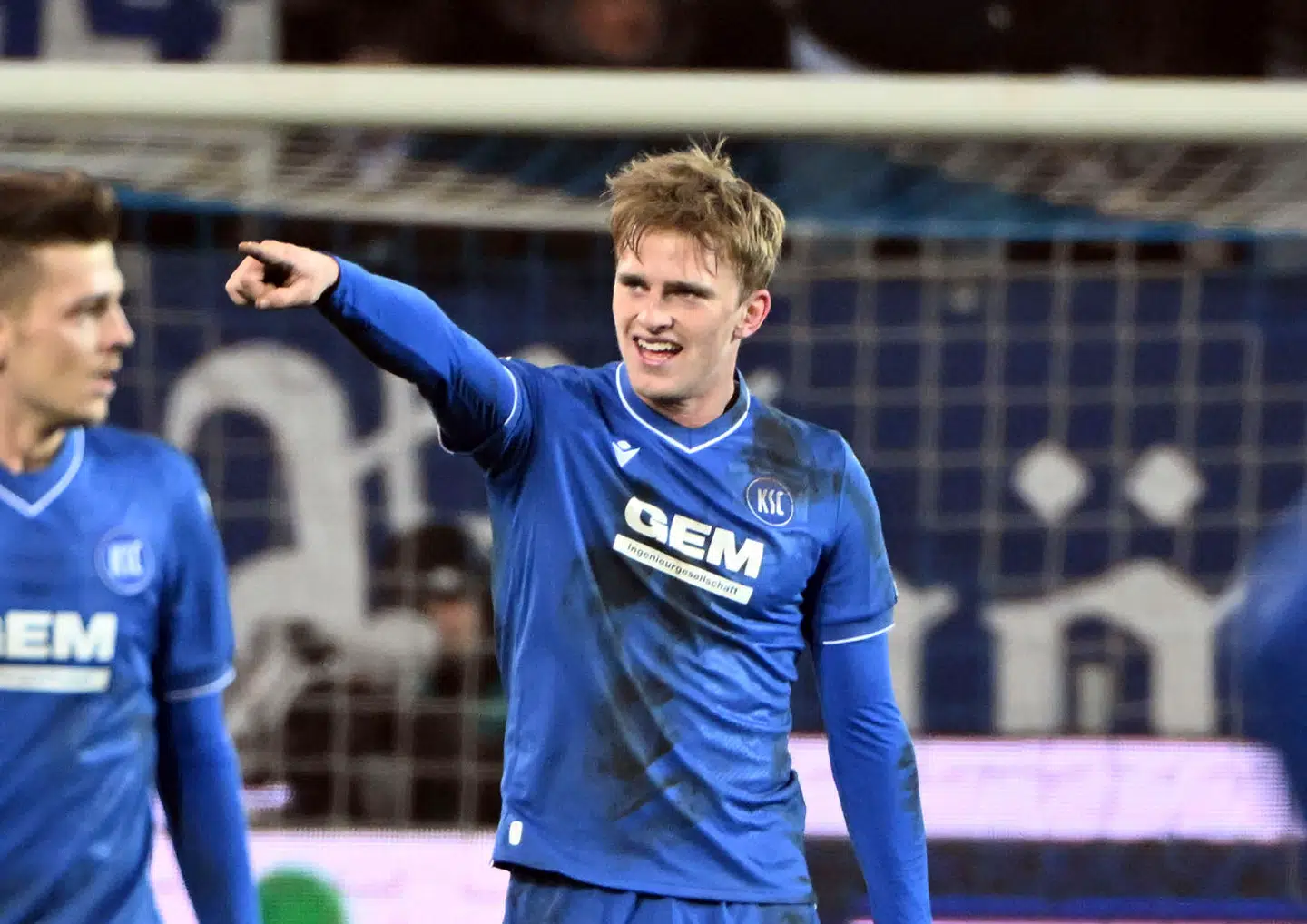 dpatop - 10 February 2023, Baden-W'rttemberg, Karlsruhe: Soccer: 2nd Bundesliga, Karlsruher SC - SpVgg Greuther F'rth, Matchday 20, at BBBank Wildpark. Karlsruhe's Mikkel Kaufmann celebrates his goal to make it 2:1. Photo by: Uli Deck/picture-alliance/dpa/AP Images