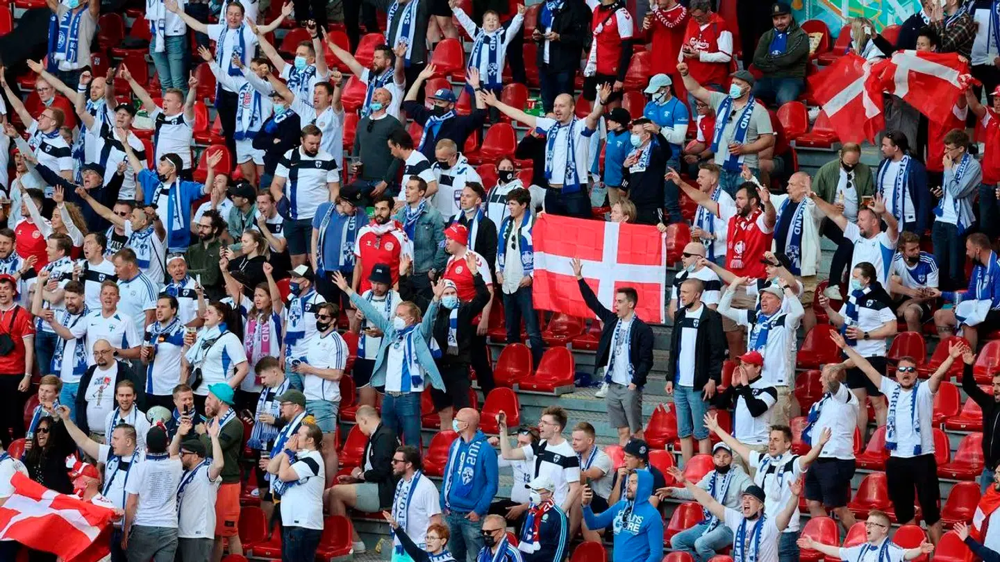 De finske fans råbte Eriksens navn i en flot gestus.