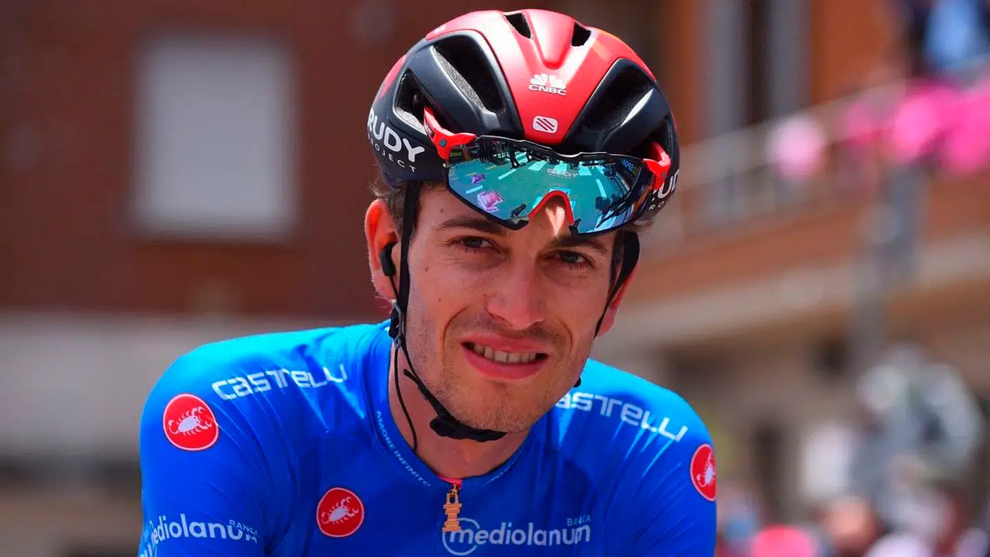 Schweiziske Gino Mäder døde under løbet i hjemlandet.