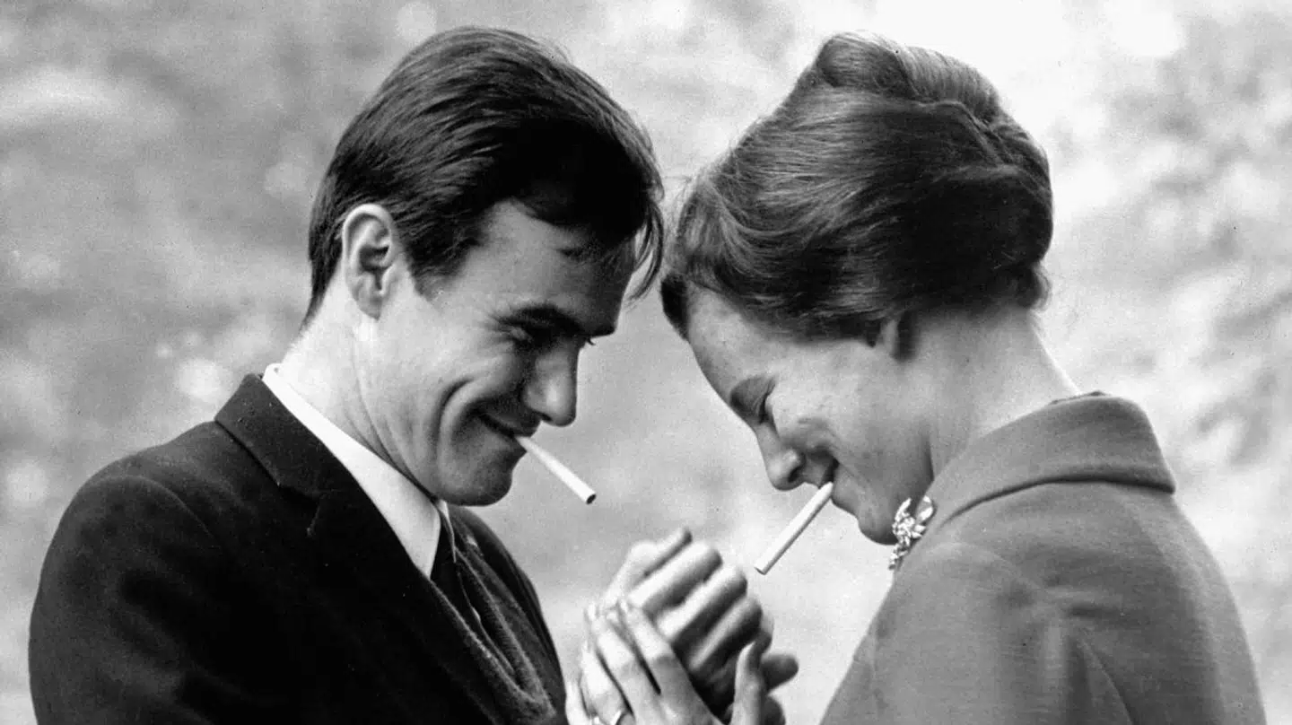 Dronning Margrethe og prins Henrik med hver sin smøg.