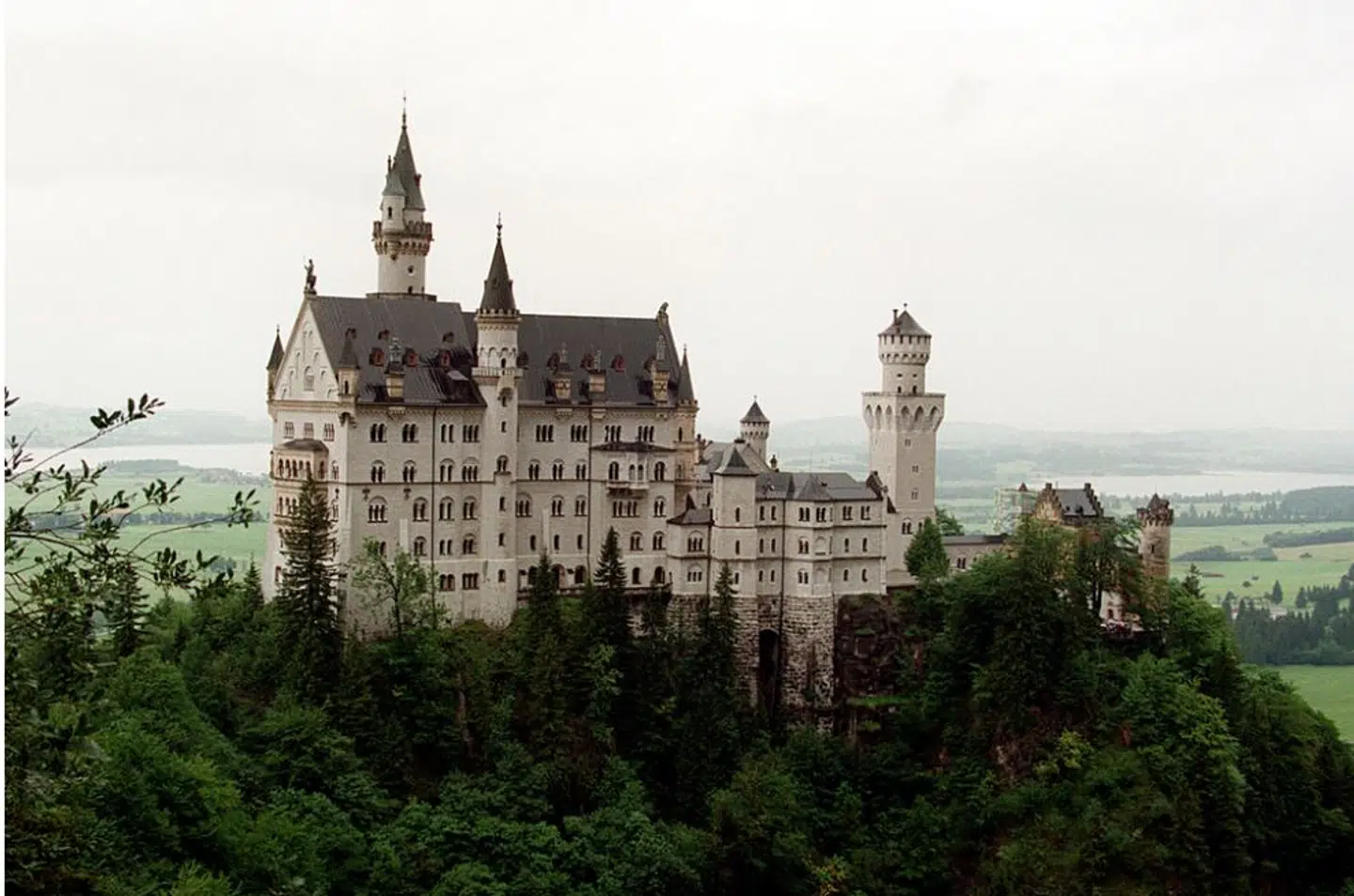 Her ses Neuschwanstein Slot, der er et historisk slot i det sydlige Tyskland.