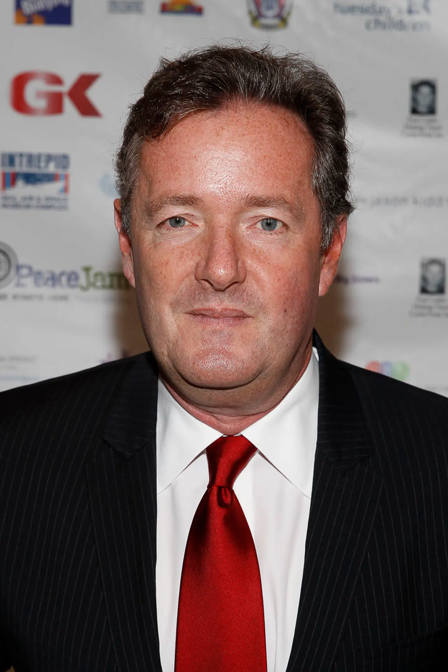 Den britiske tv-vært Piers Morgan var redaktør på tabloidavisen The Mirror i de år, hvor prins Harry anklager avisen for at have skaffet sig adgang til oplysninger med ulovlige metoder.