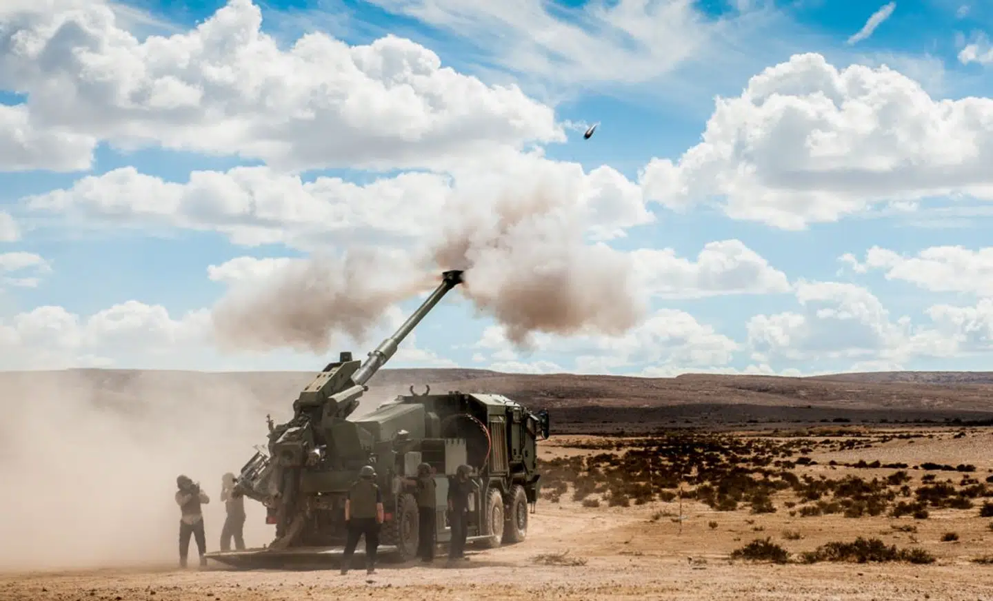 Våbensagen drejer sig et våbenkøb i Israel til 1,7 milliarder kroner, som endte med vildledning af Folketinget, da det lynhurtigt skulle tage stilling til anskaffelsen.