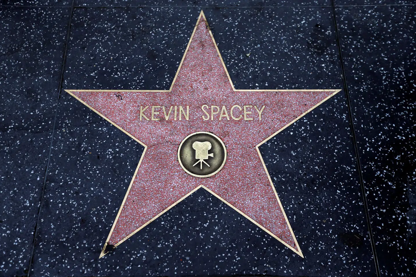 Han har stadig en stjerne på 'Hollywood Walk of Fame', men i branchen var Kevin Spacey en død mand.