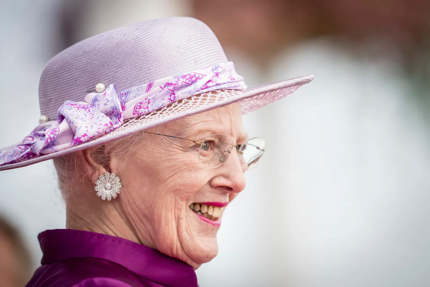 Dronning Margrethe, inden at hun modtager den norske konge Harald og dronning Sonja ved Toldbolden i Københavns Havn 15. juni 2023. Det norske kongepar ankommer om bord på kongeskibet 'Norge'. Det norske kongepar er på officielt besøg i Danmark. (Foto: Mads Claus Rasmussen/Ritzau Scanpix)