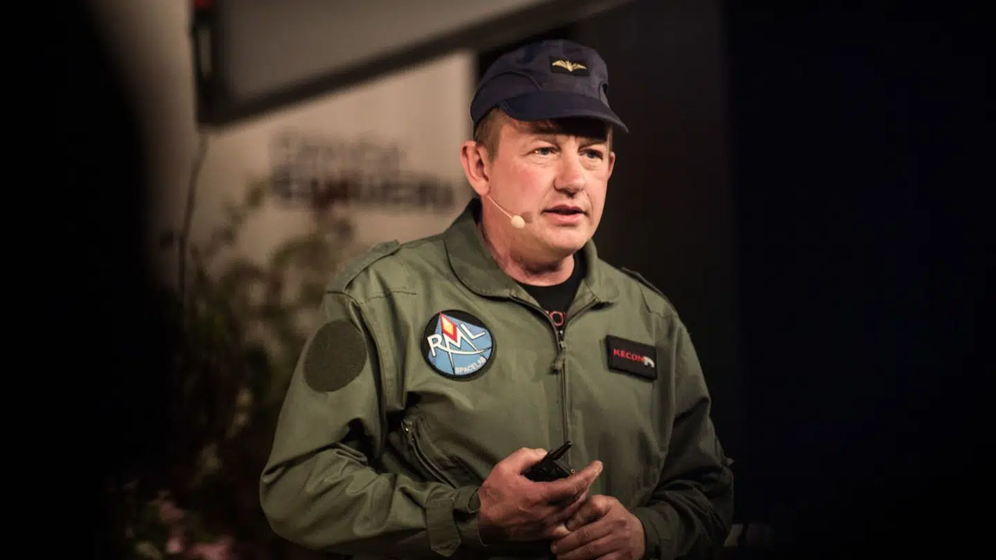 Den tidligere raket- og ubådsbygger Peter Madsen afsoner en livstidsdom for drabet på Kim Wall. I den forbindelse er han underlagt en ny lov, der afskærer ham fra frit at kunne sende og modtage post.