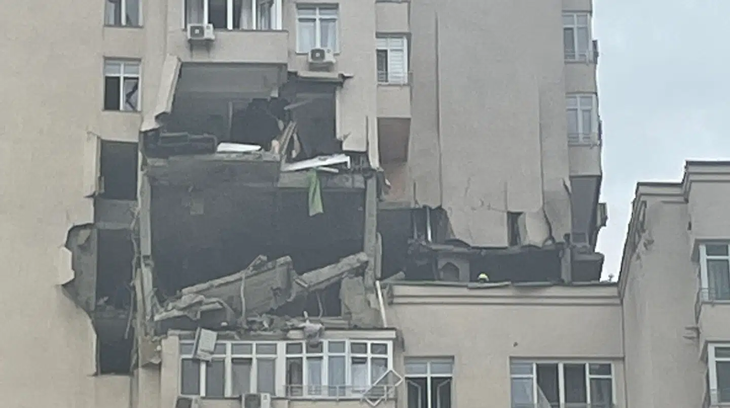 Her ses det store hul, der er kommet efter eksplosionen.