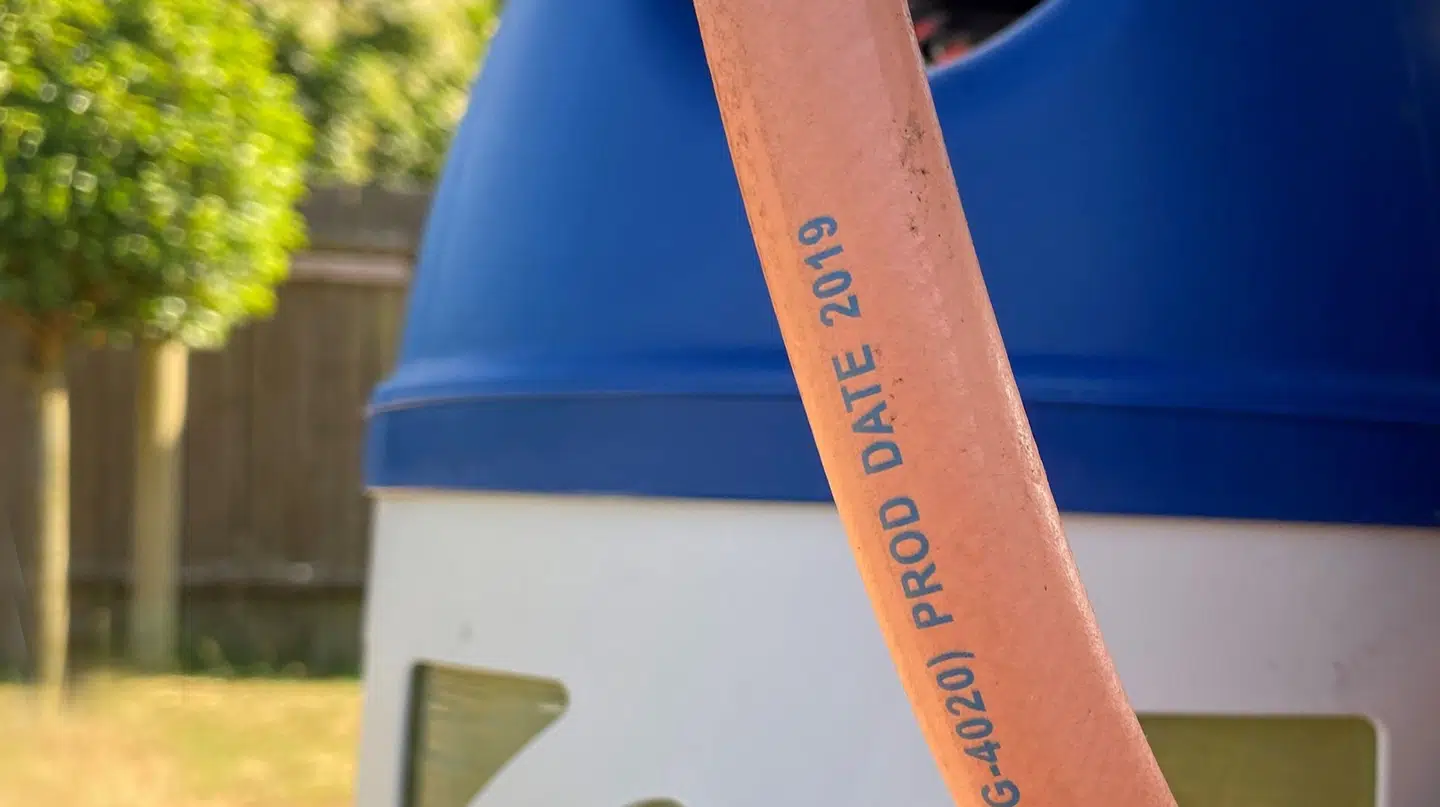 Det er nemt at se, hvor gammel din gasslange er, da produktionsdatoen står skrevet på slangen.