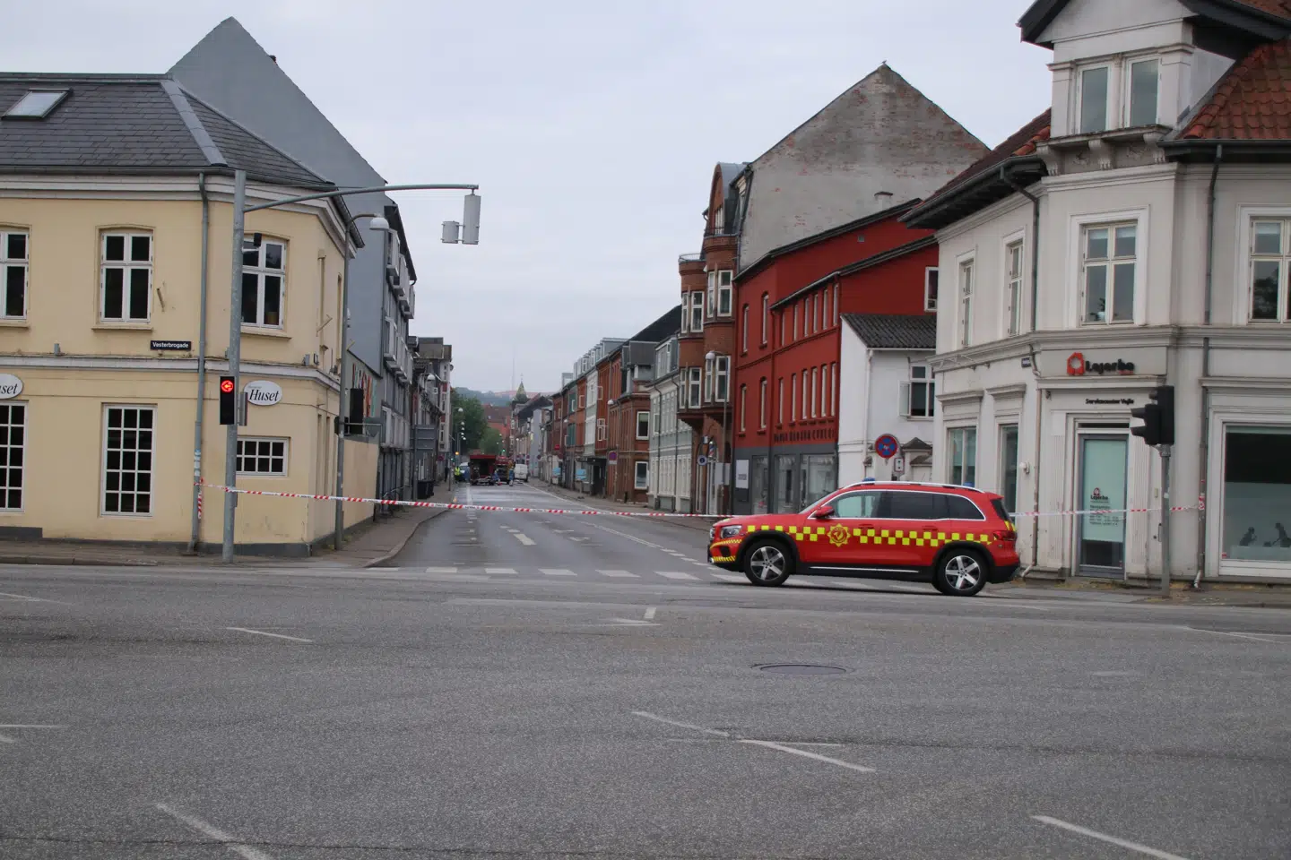 Vedelsgade i Vejle var afspærret søndag morgen.