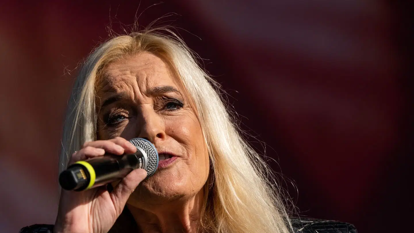 Anne Linnet er ophavskvinde til et væld af sange, blandt andet 'Tusind stykker' fra albummet 'Jeg er jo lige her' fra 1988.