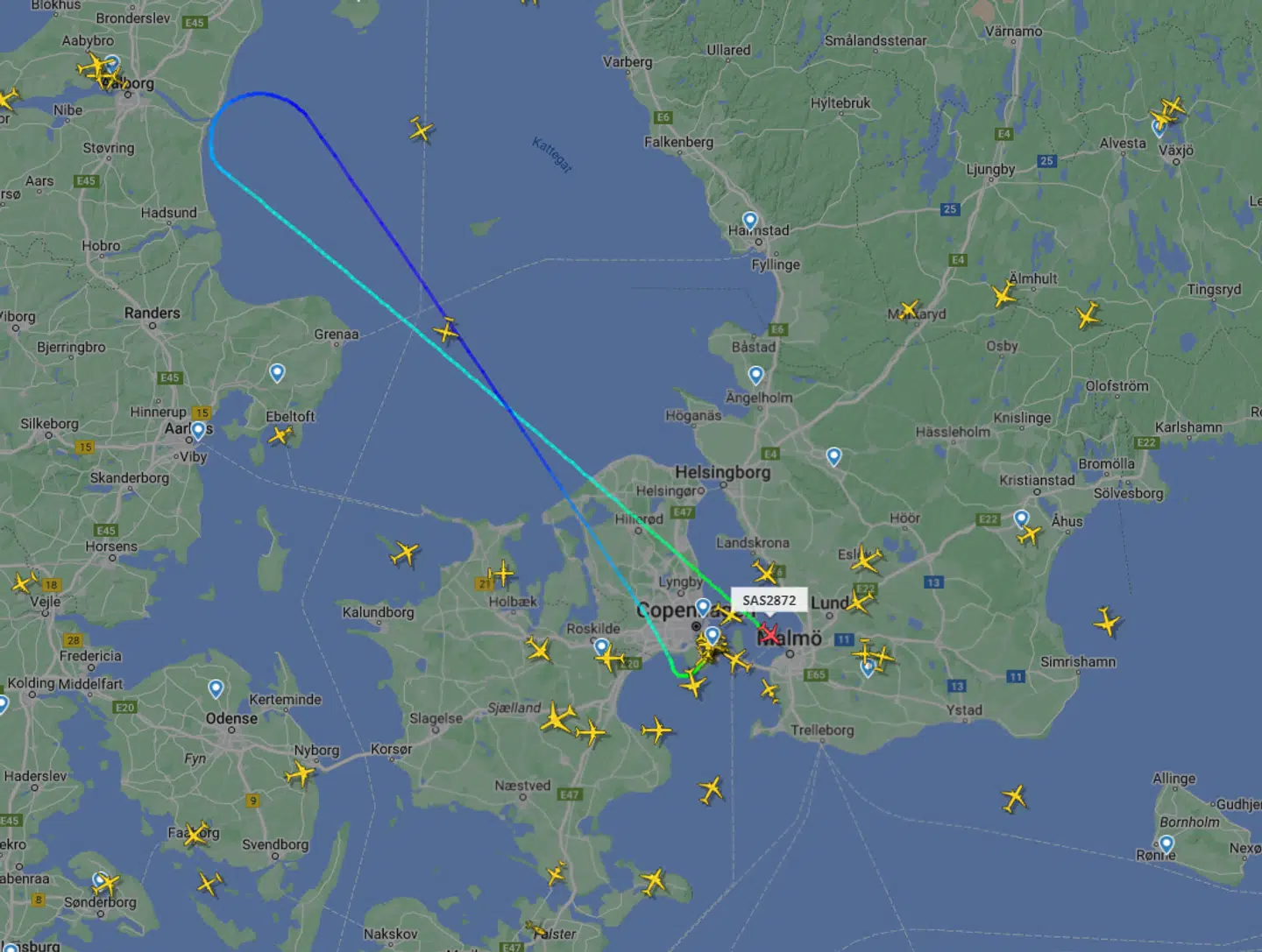 Billede fra flightradar24.com, hvor man kan se, at et fly på vej til Bergen fra København pludselig vendte om sidst på eftermiddagen.
