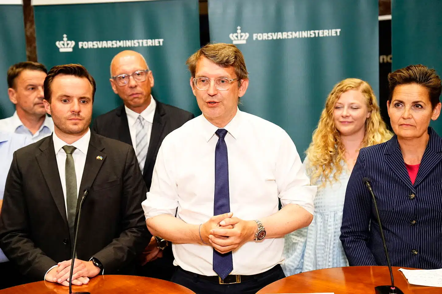 Fungerende forsvarsminister Troels Lund Poulsen (V) og aftalepartierne præsenterer forsvarsforlig en rammeaftale for forsvaret i Forsvarsministeriet onsdag den 28. juni 2023.