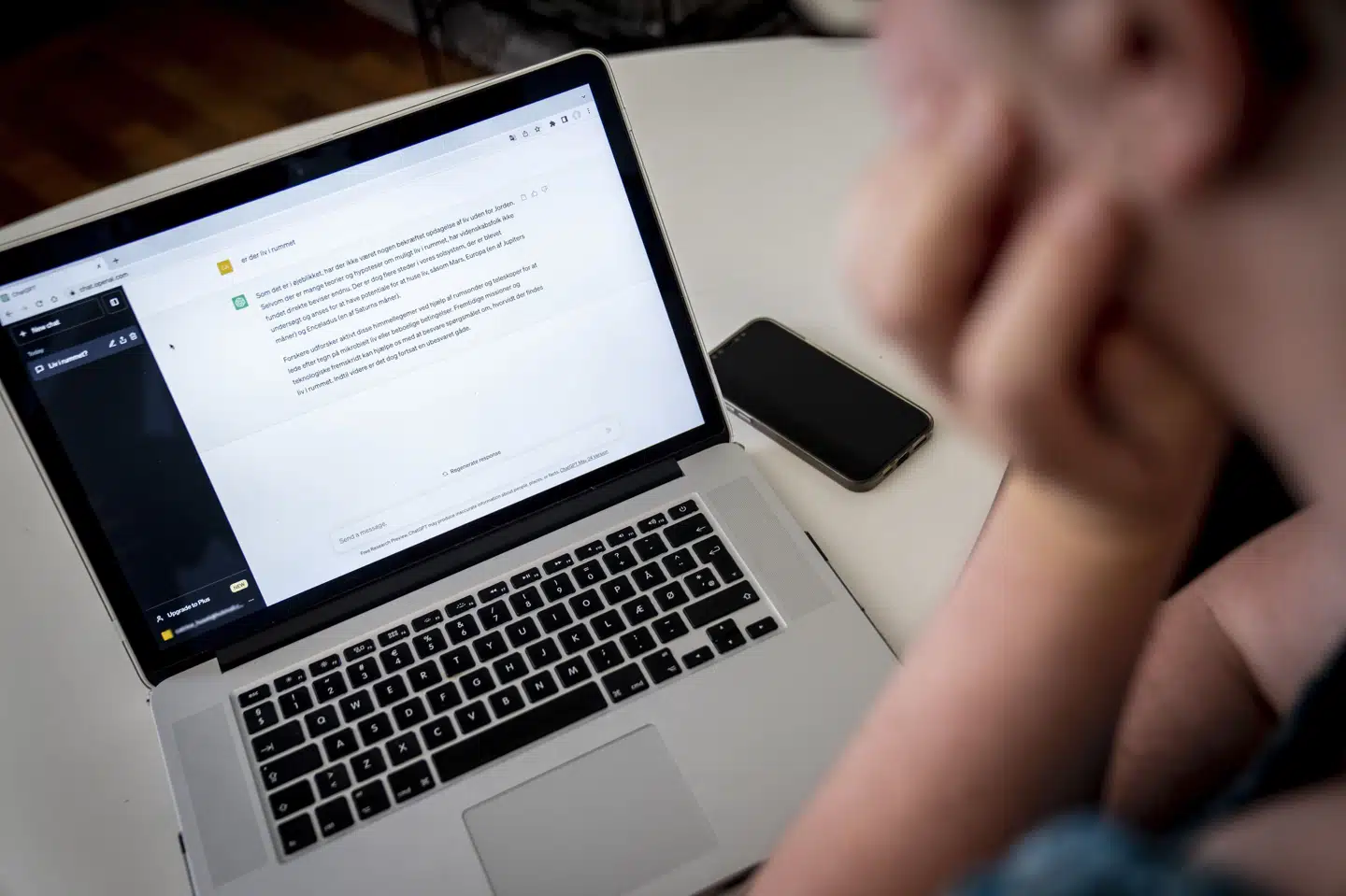 Kunstig intelligens er en computer, maskine eller software, der er blevet gjort i stand til at gøre ting, som kun den menneskelige intelligens hidtil har kunnet. Fremover kan den måske erstatte eller transformere flere jobfunktioner, vurderer professor. Særligt kontorjobs vil ændre sig. (Arkivfoto). Mads Claus Rasmussen/Ritzau Scanpix