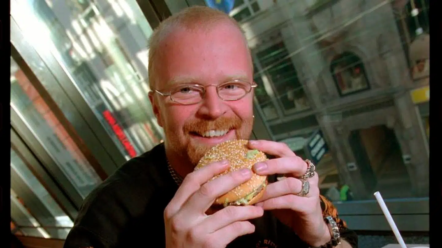 En yngre og sulten udgave af Biker-Jens, der er kommet hjem fra 'Robinson Ekspeditionen'.