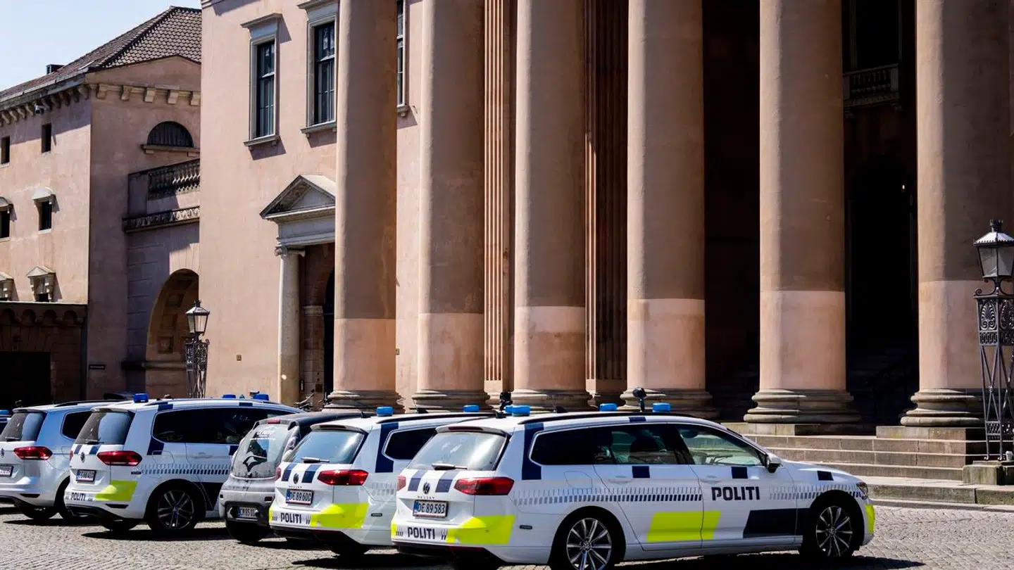 Manden erkender at have del af liga, der indsmuglede 16 kilo kokain og godt et ton hash.