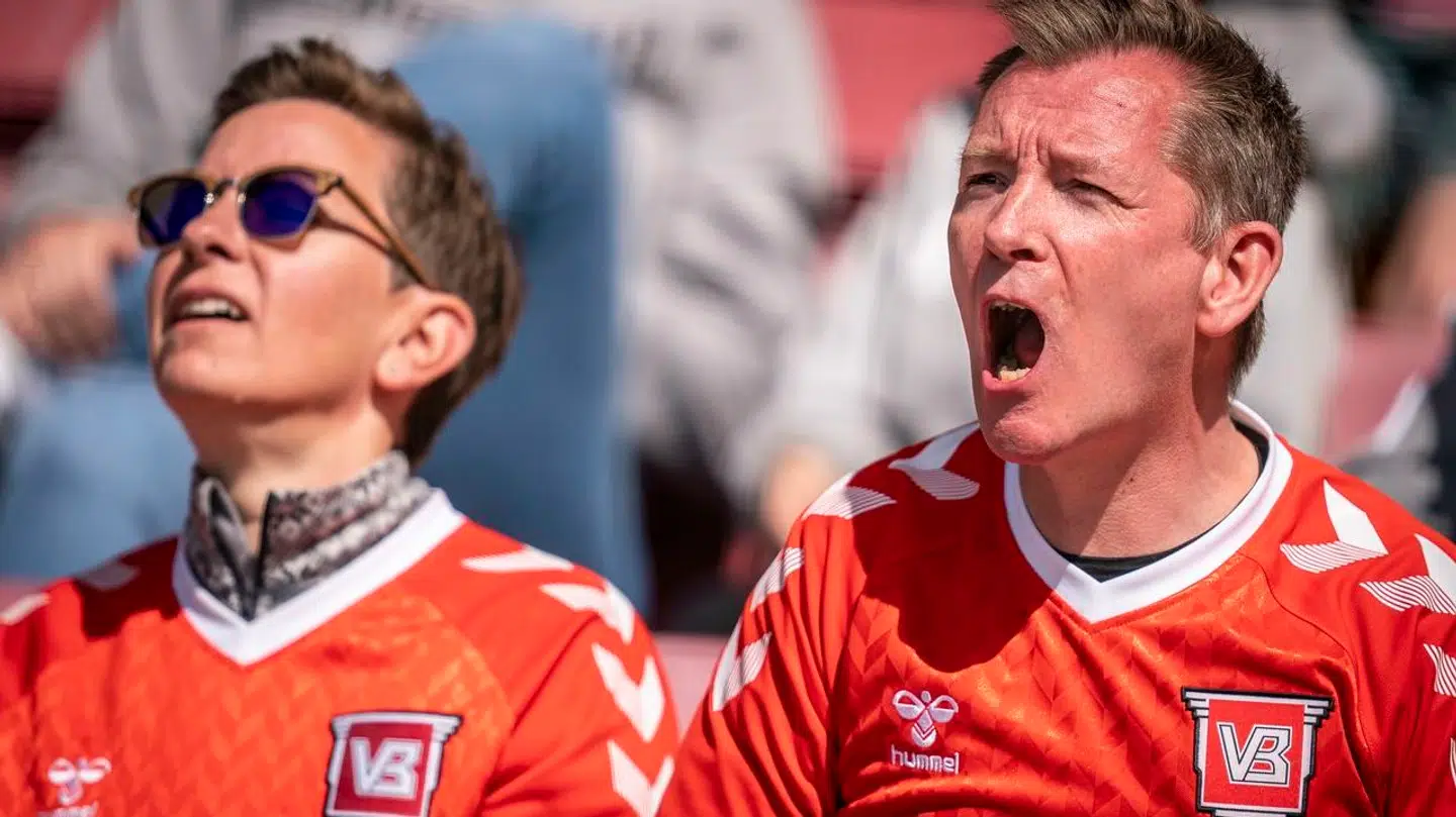 I næsten fem årtier har Vejle-fans og spillere haft Hummel-logo på brystet. Nu skifter klubben til Adidas.