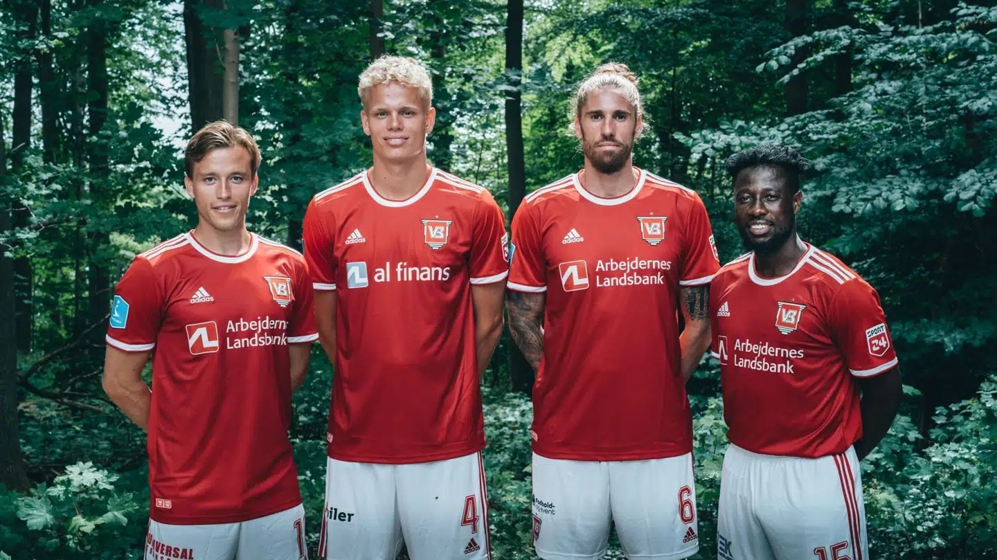 Sådan ser Vejles nye Adidas-trøjer ud.