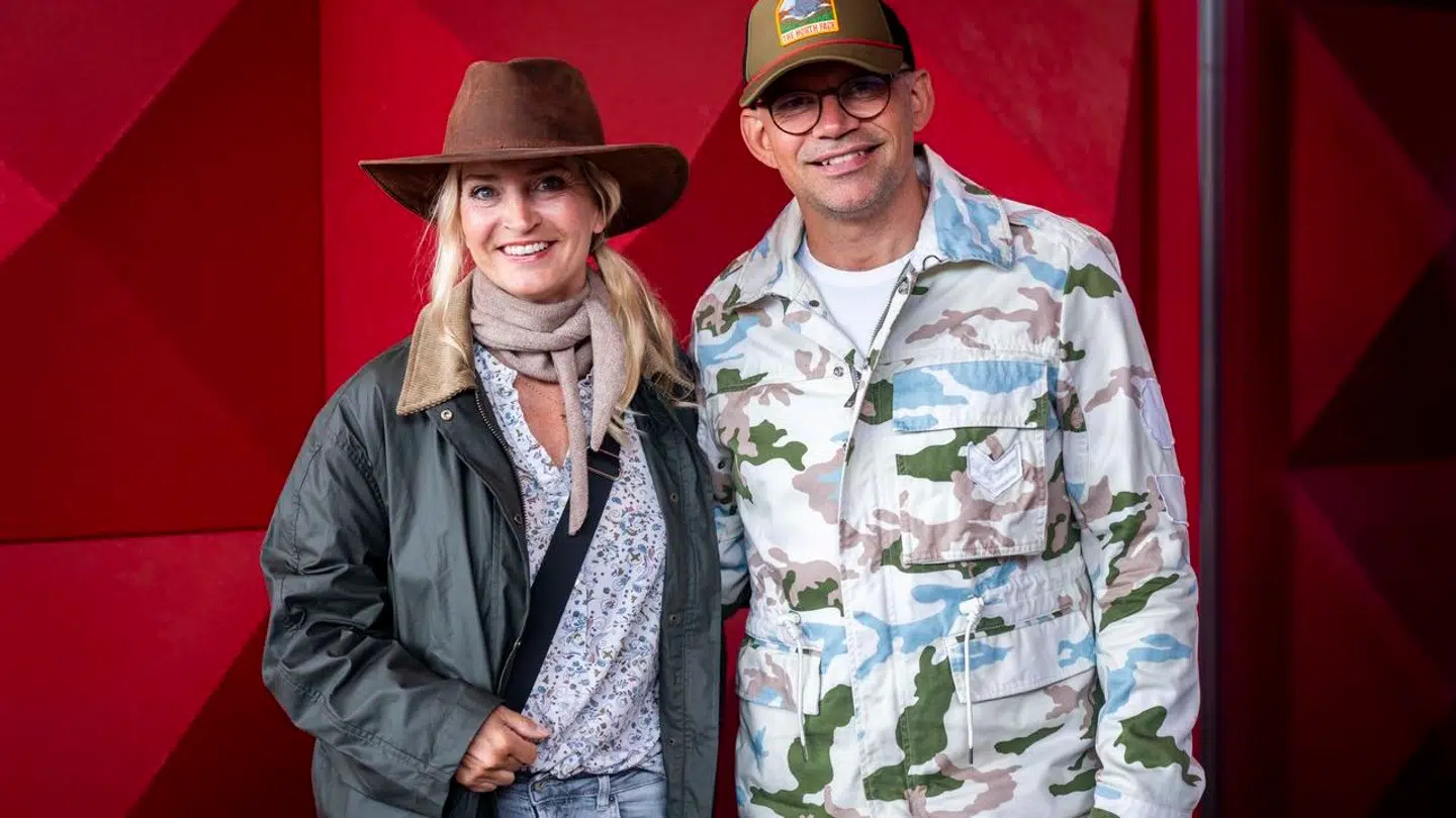 Annette Heick og Jesper Vollmer ankommer, da Røde Kors-ambassadører fra Klub 10 og Klub 100 mødes på Ragnarock i Roskilde, lørdag den 1. juli 2023.