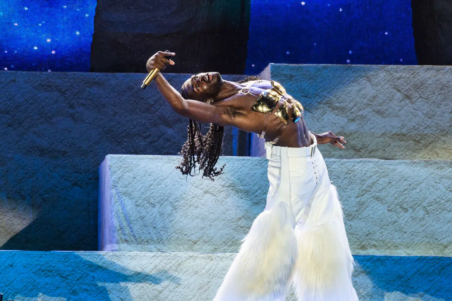 Queerikonet Lil Nas X gav et Las Vegas-agtigt show af en koncert med fantasifuld scenografi, otte dansere og fyrværkeri.