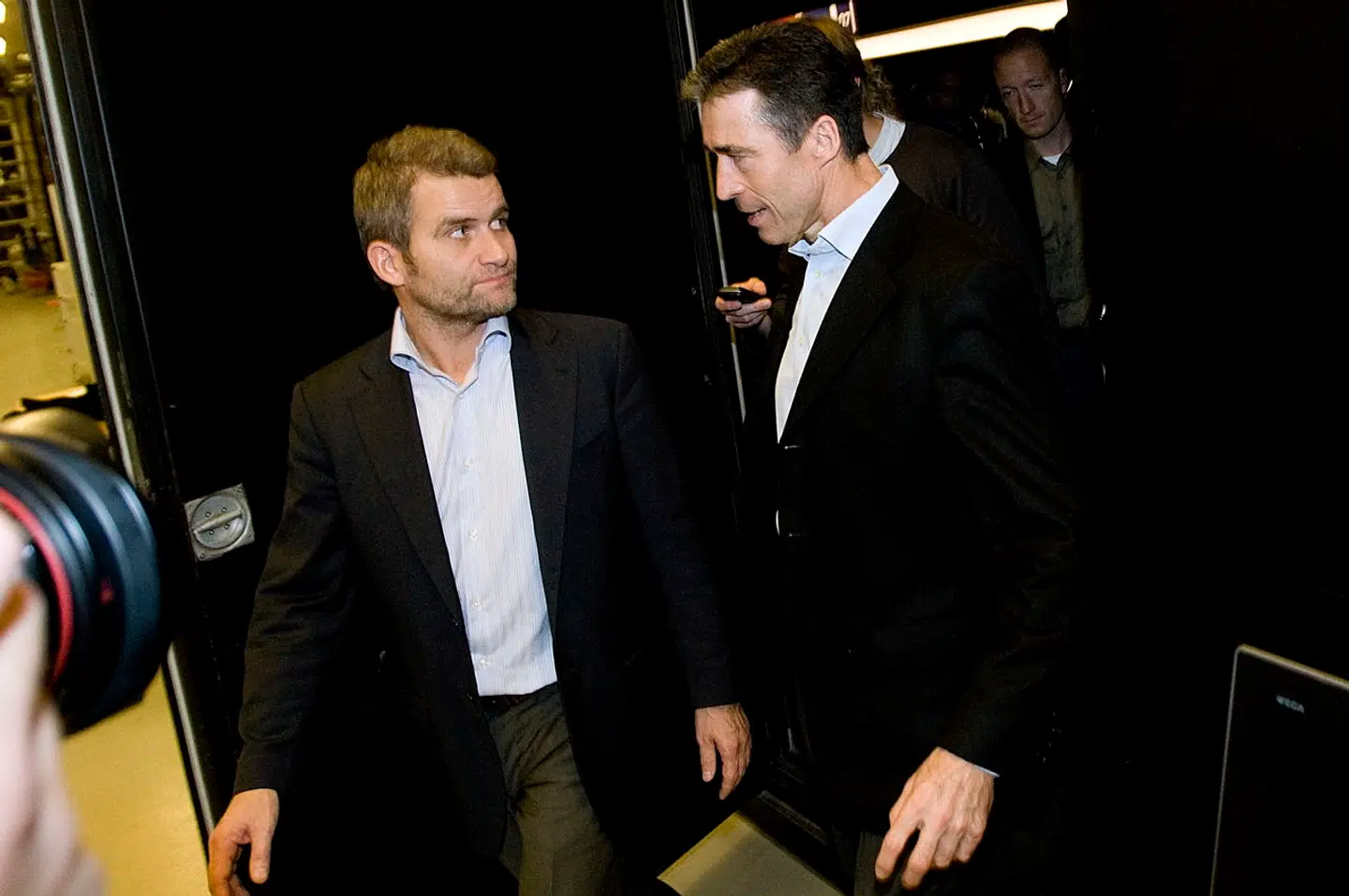 Her ses Anders Fogh Rasmussen (V), da hans var statsminister, med sin presserådgiver Michael Ulvemann.