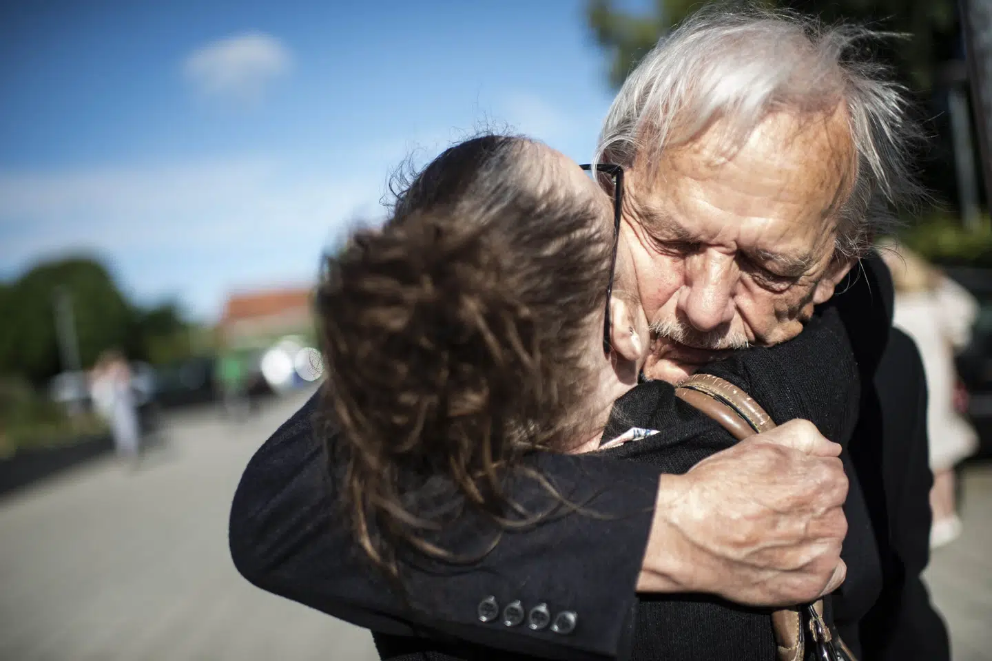 Svend Lings fik opbakning fra demonstranter, da han i sidste uge mødte ved retten i Svendborg - tiltalt for at have assisteret ved selvmord. Professor peger på, at støtten til Svend Lings viser, at hjælp til at dø optager mange.