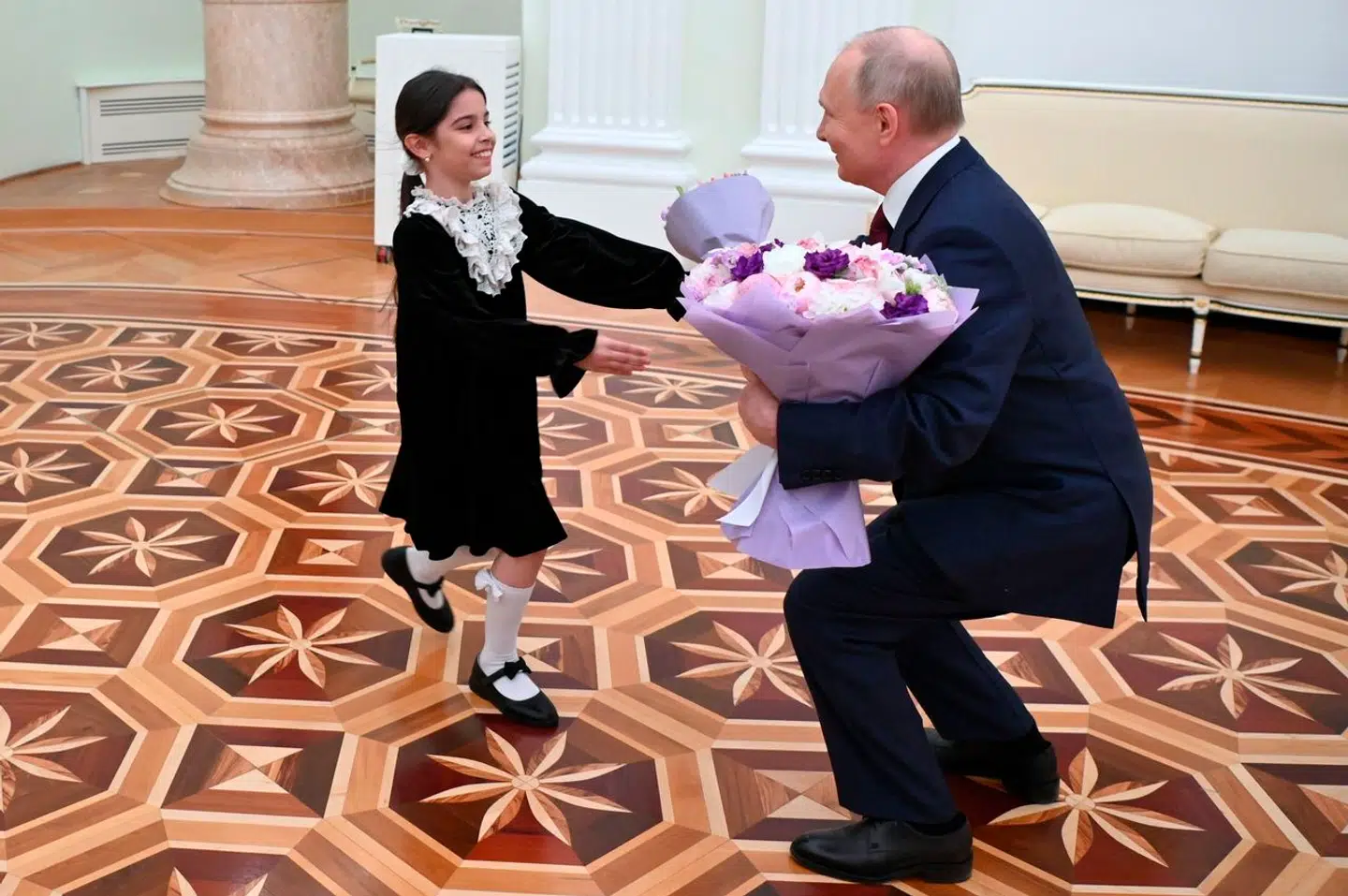 Her ses Raisat Akipova møde den russiske præsident, Vladimir Putin, den 4. juli i Kreml.